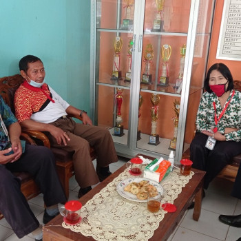 Benar-benar Terjadi, Serah Terima Kepala Sekolah Suami Istri
