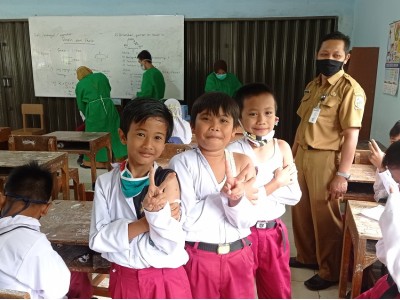Imunisasi Anak Sekolah kerjasama dengan Puskesmas Pagedongan