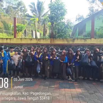 SDN 2 Pesangkalan Gelar Kerja Bhakti Peringati Hari Lingkung